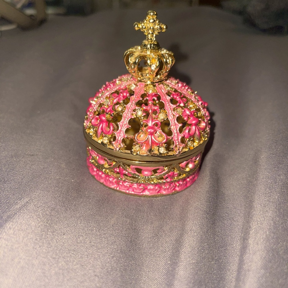 Pink crown ring or trinket holder